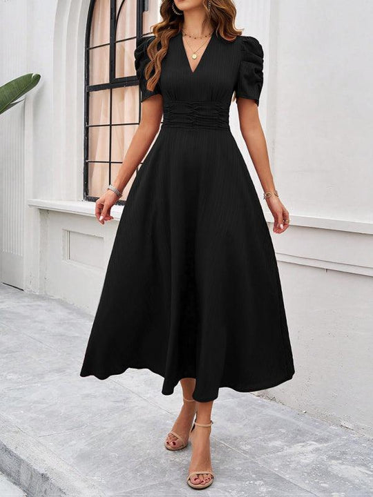 Andrea | Elegantes Midikleid mit femininer V-Halslinie
