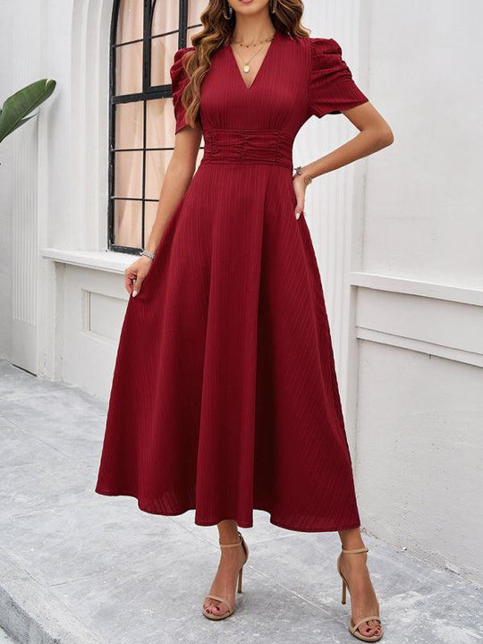 Andrea | Elegantes Midikleid mit femininer V-Halslinie