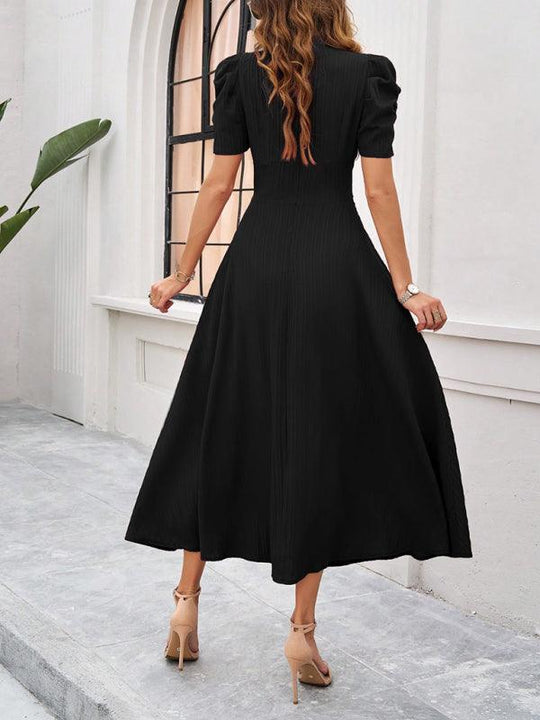 Andrea | Elegantes Midikleid mit femininer V-Halslinie