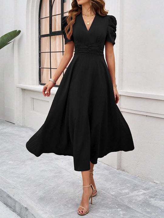 Andrea | Elegantes Midikleid mit femininer V-Halslinie