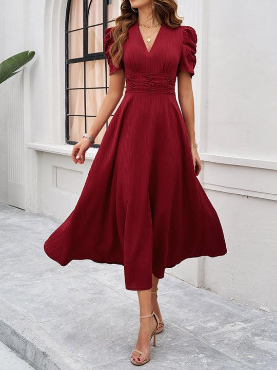 Andrea | Elegantes Midikleid mit femininer V-Halslinie