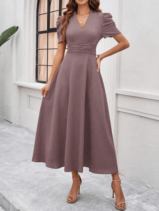 Andrea | Elegantes Midikleid mit femininer V-Halslinie