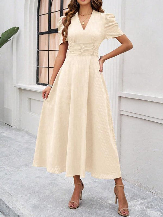Andrea | Elegantes Midikleid mit femininer V-Halslinie