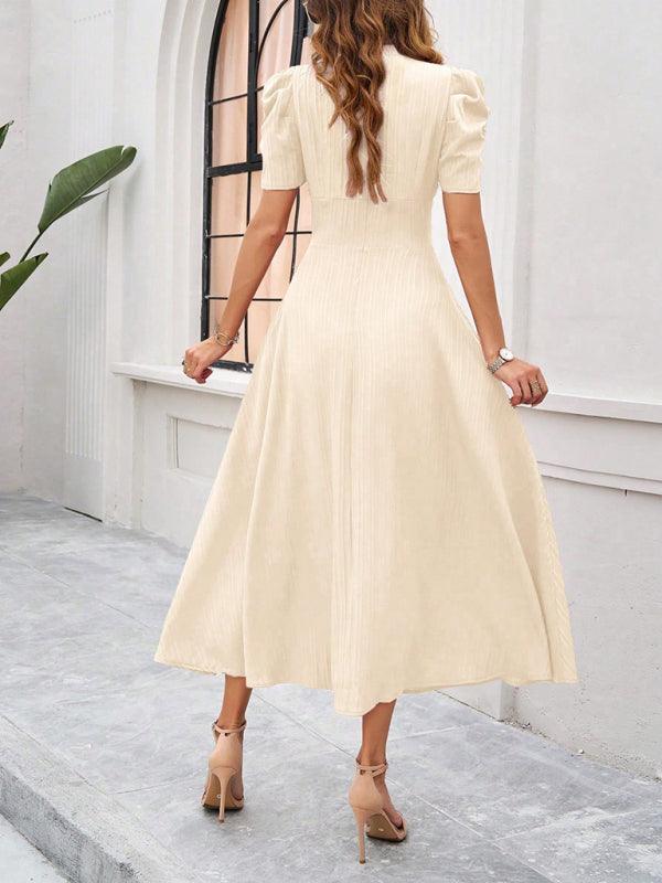 Andrea | Elegantes Midikleid mit femininer V-Halslinie