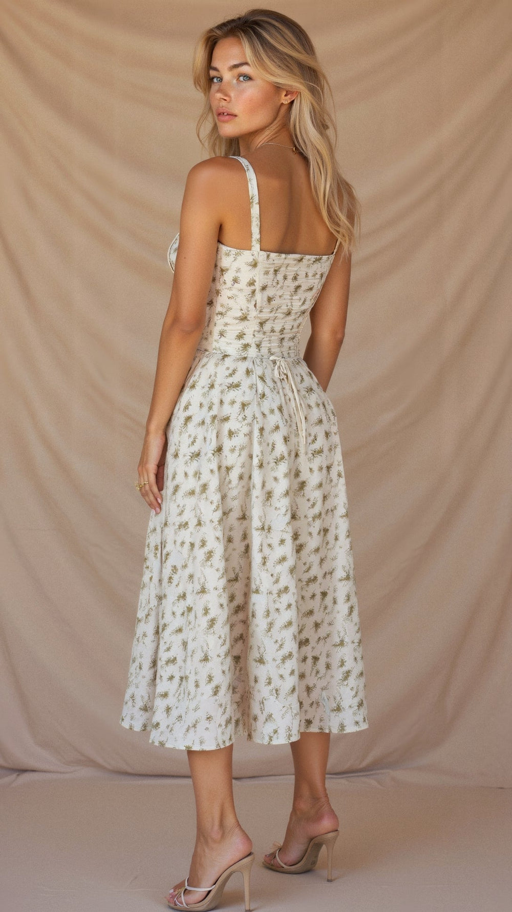 Kiana | Taillenkleid mit femininer Silhouette