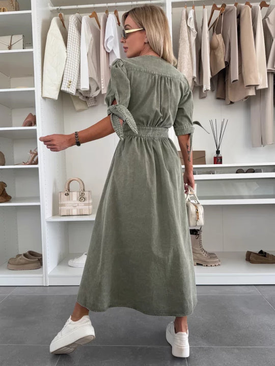 Ivanka | Strahlendes Denim-Kleid für einen modernen Look